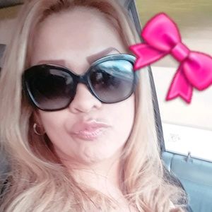 Meet your Posher, Dennise